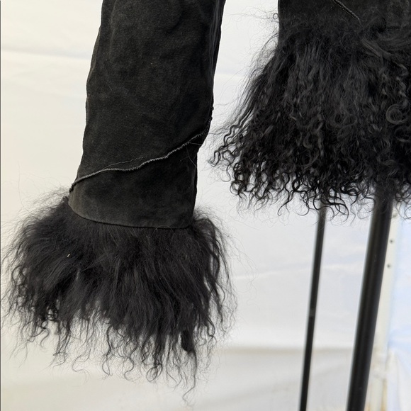 Elegant Black Fur-Trimmed Teddy Jacket - Picture 9 of 14